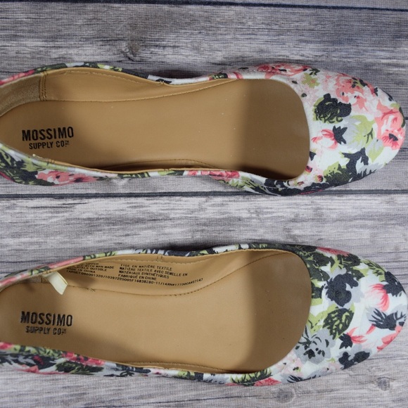 Mossimo Supply Co. Shoes - {Mossimo} Floral Ballet Flats